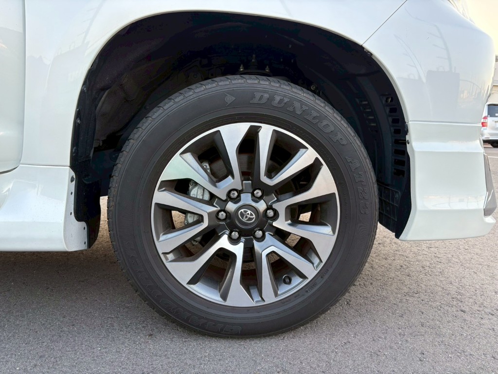 TOYOTA LAND CRUISER PRADO TX-LTD 2023 - Image 13